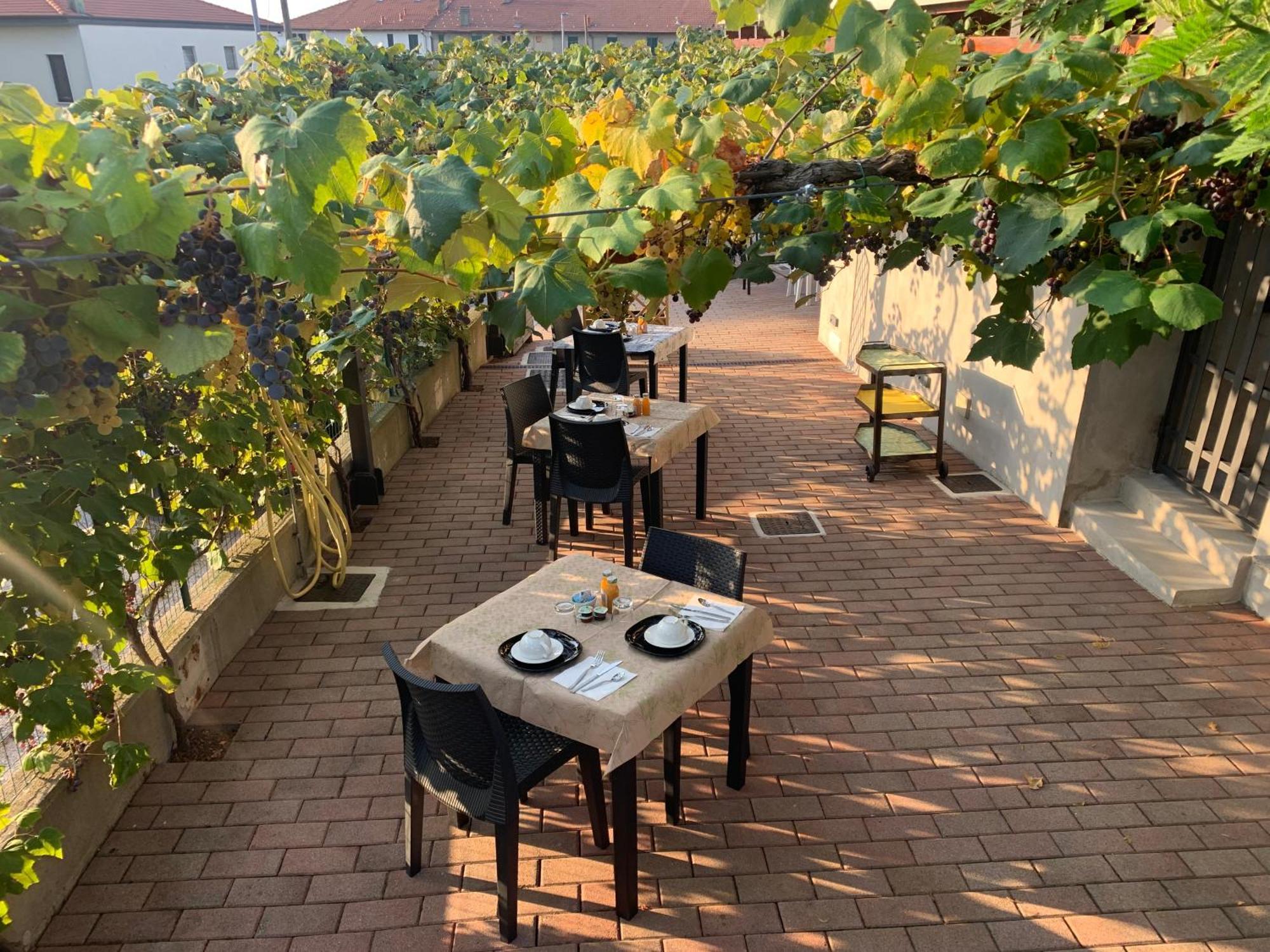 Bed & Breakfast Indi Thelar Villa Guardia Buitenkant foto
