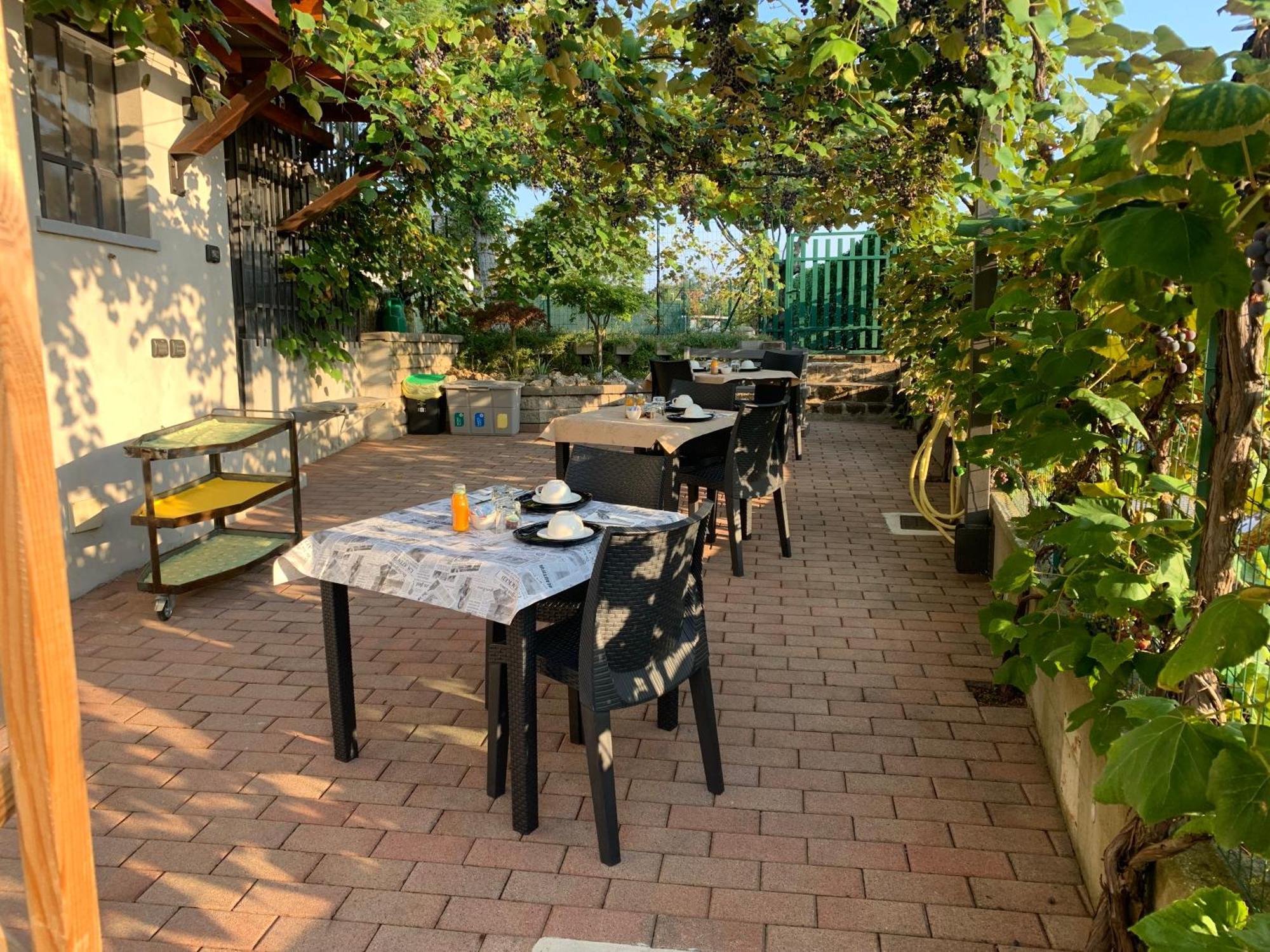 Bed & Breakfast Indi Thelar Villa Guardia Buitenkant foto